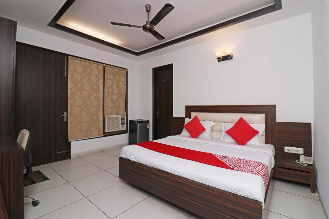 Wonderland Inn Near Aravali Biodiversity Park Гургаон Экстерьер фото