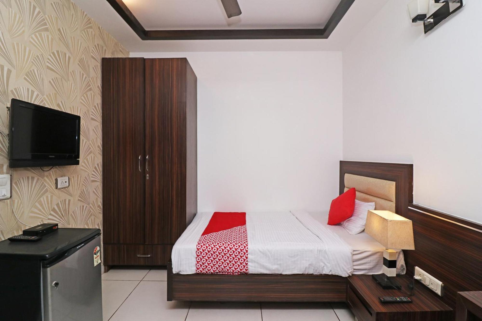 Wonderland Inn Near Aravali Biodiversity Park Гургаон Экстерьер фото