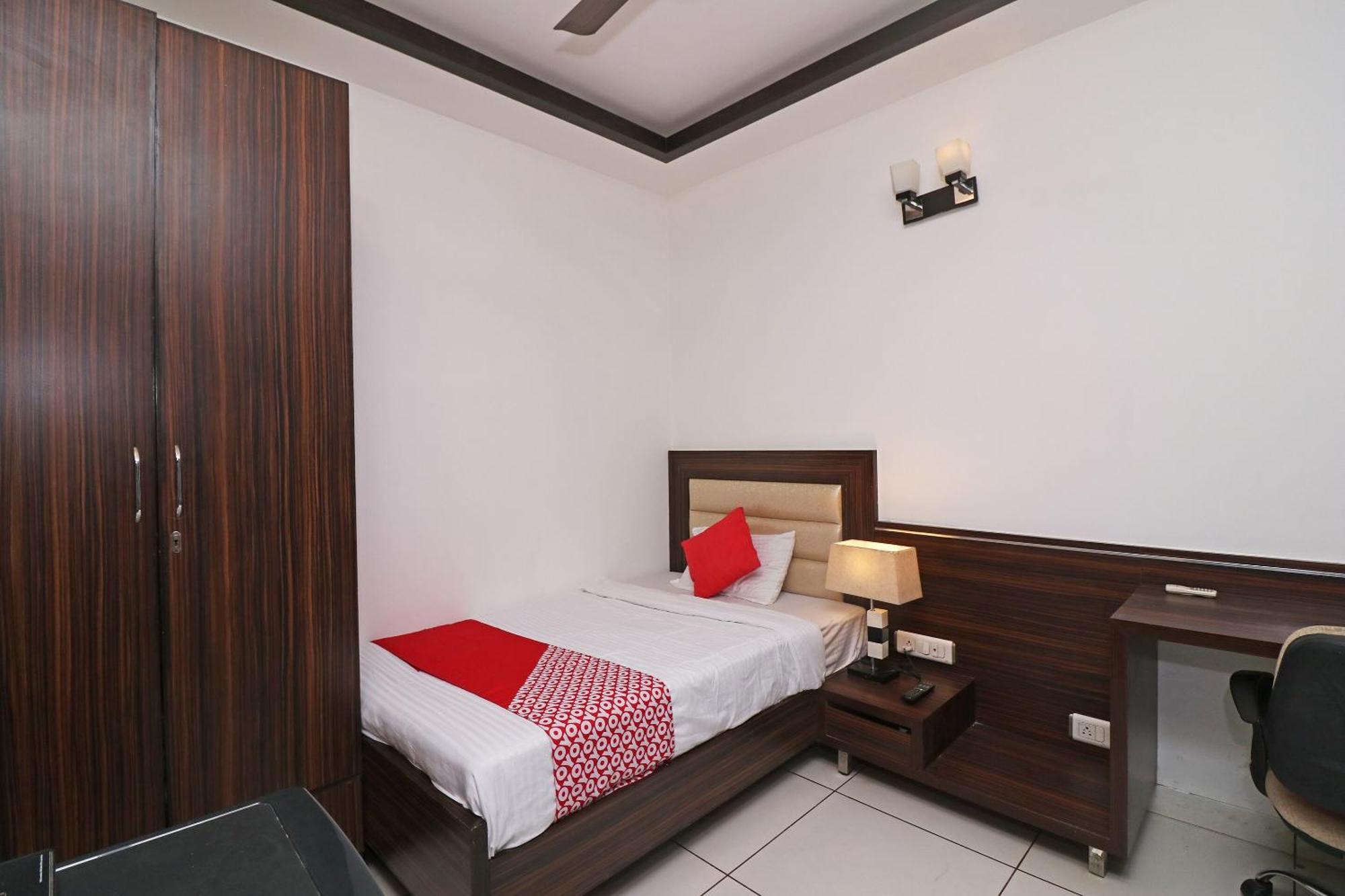 Wonderland Inn Near Aravali Biodiversity Park Гургаон Экстерьер фото