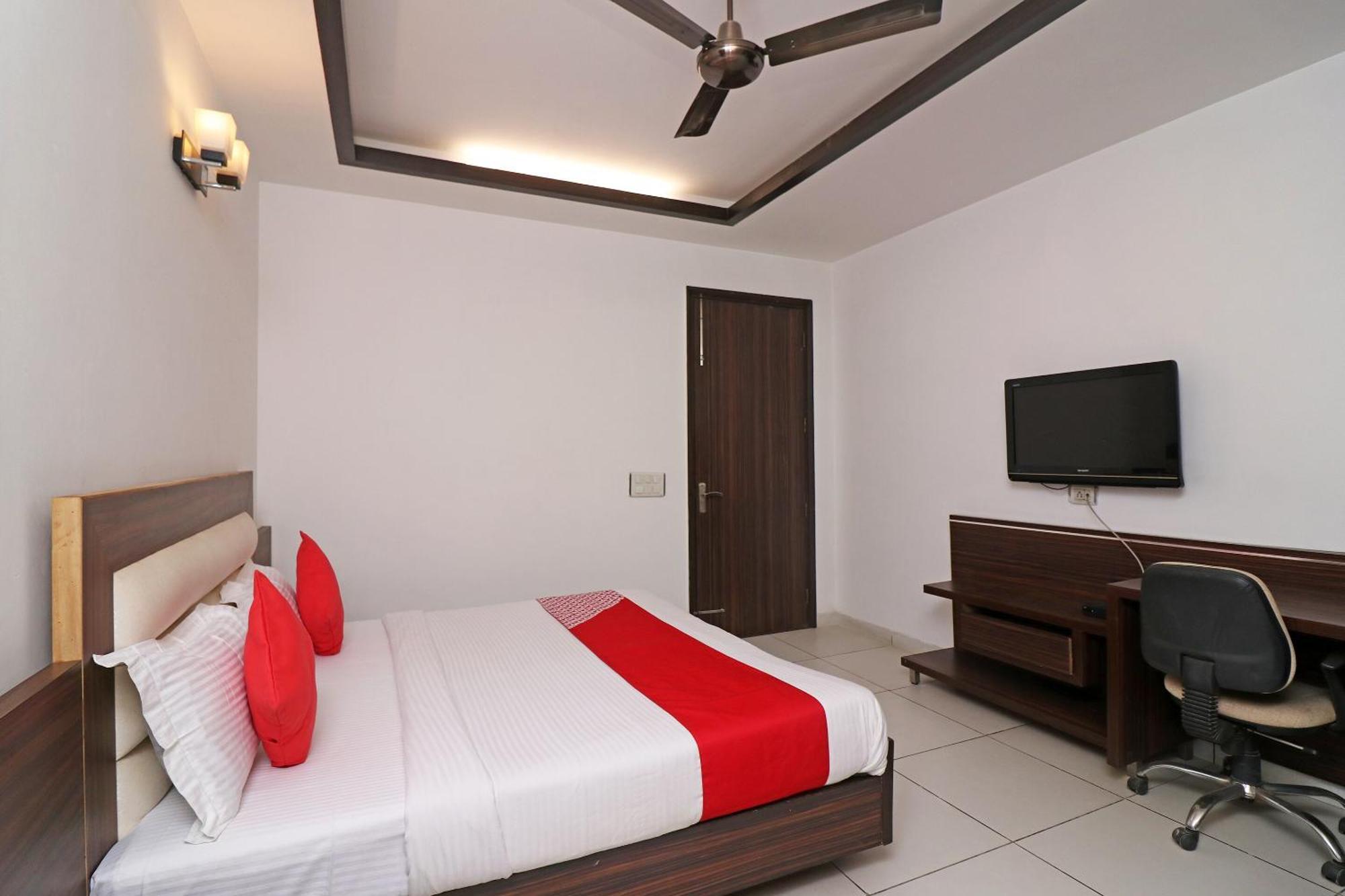 Wonderland Inn Near Aravali Biodiversity Park Гургаон Экстерьер фото
