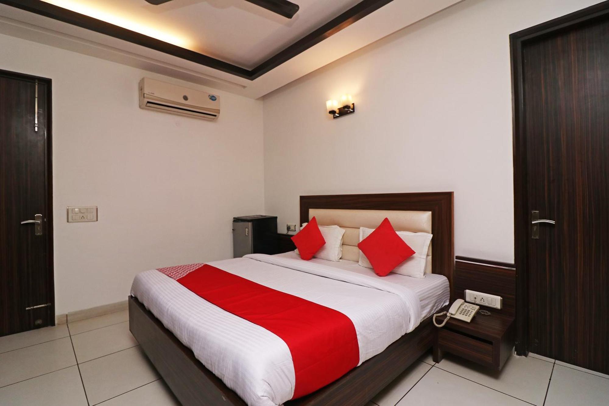 Wonderland Inn Near Aravali Biodiversity Park Гургаон Экстерьер фото